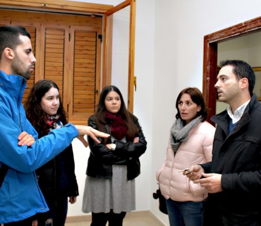 alcalde onda ximo huguet concejala urbanisme marta pique entregan claus local social barri moreria