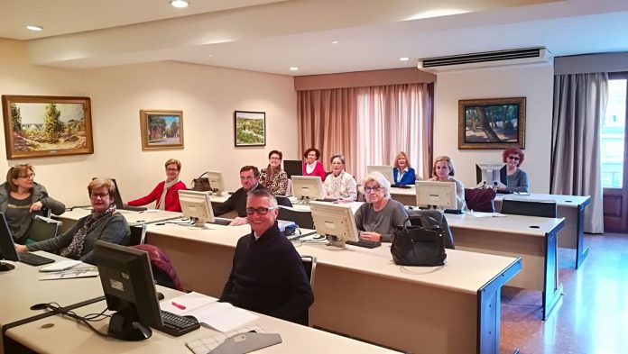 entrega diplomes curs iniciacio informatica fundacio caixa rural