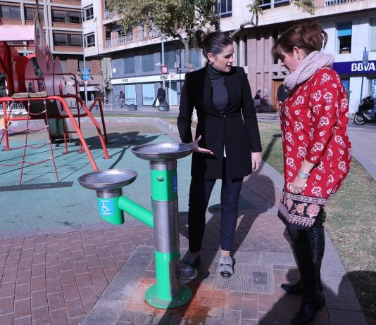 Castelló instal·la fonts amb sortidors a tres altures adaptades a persones amb mobilitat reduïda i amb abeurador per a mascotes instal·lacio noves fonts castello