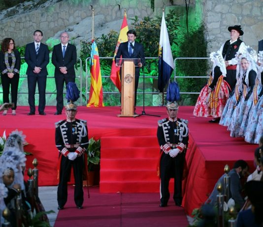 L’alcalde d’Alacant rep a les candidates adultes i infantils a Bellees del Foc en el Castell de Santa Bàrbara