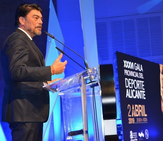 L’alcalde d’Alacant entrega a Sara Marín el Premi al millor esportista adaptat en la Gala de l’Esport en el ADDA