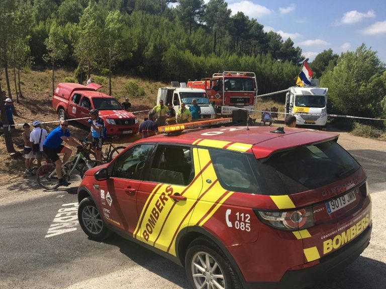 Bombers i Protecció Civil i movilitzats per a donar cobertura a La Vuelta al seu pas per Castelló