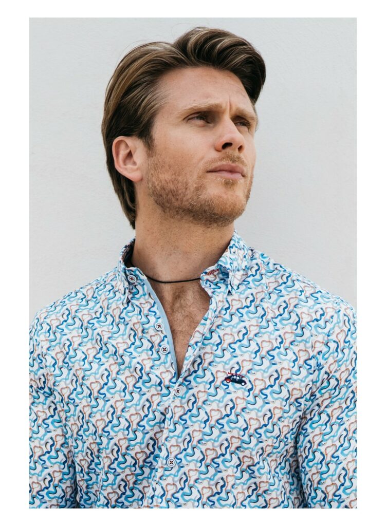 camisa hombre slim fit estampado abstracto marron y azul