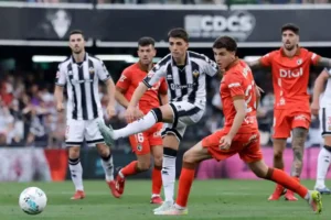 CD Castellón celebrando una victoria en el estadio Castalia ante el Burgos CF en su lucha por el ascenso a Primera División