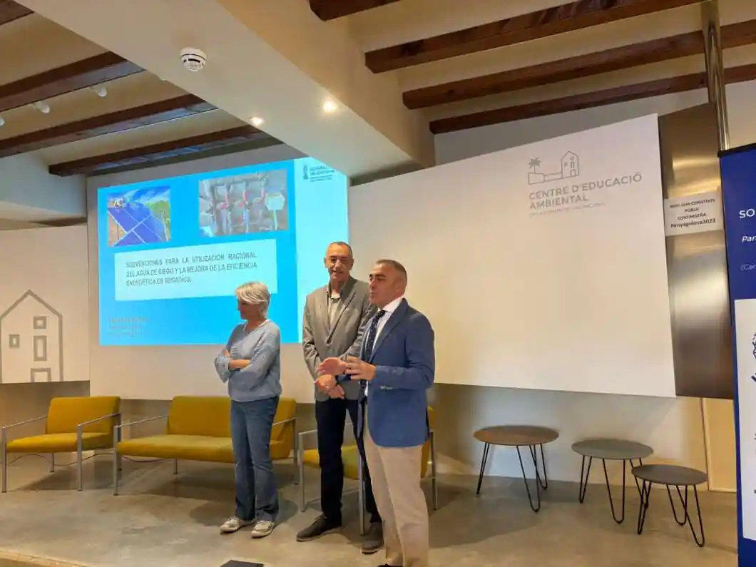 Sistemas de riego por goteo en cultivos agrícolas del regadío valenciano con tecnología moderna y eficiente